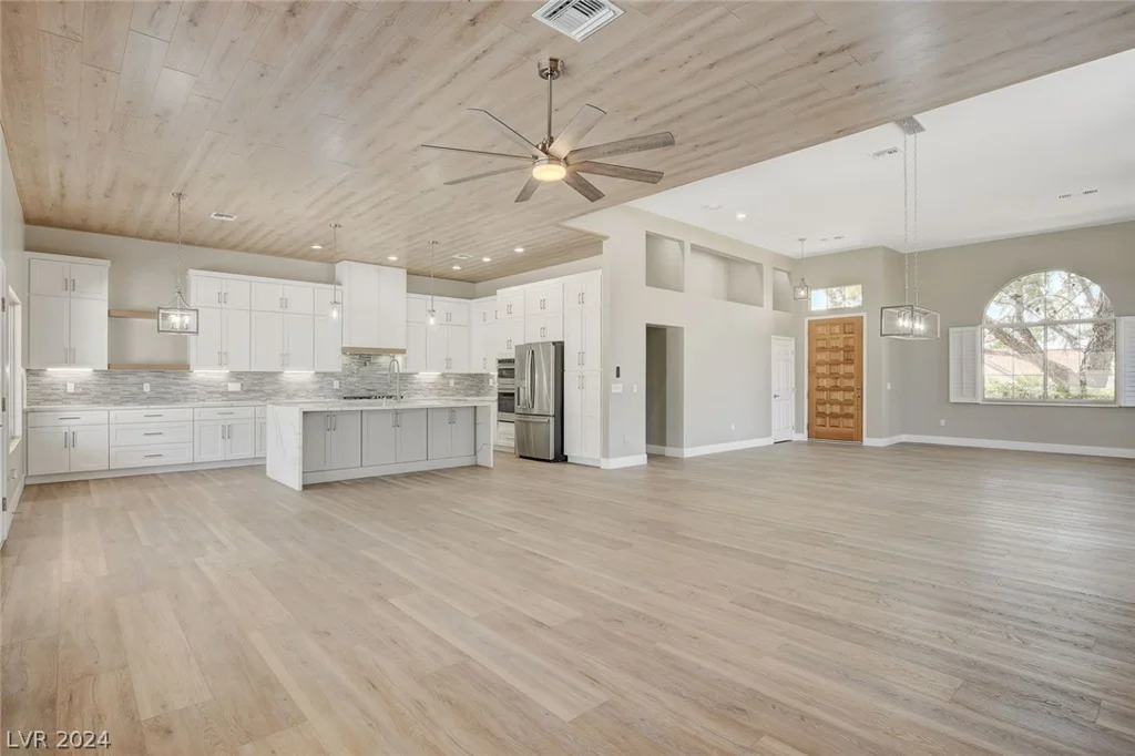 9201 Cactus Wood, Las Vegas, NV 89134