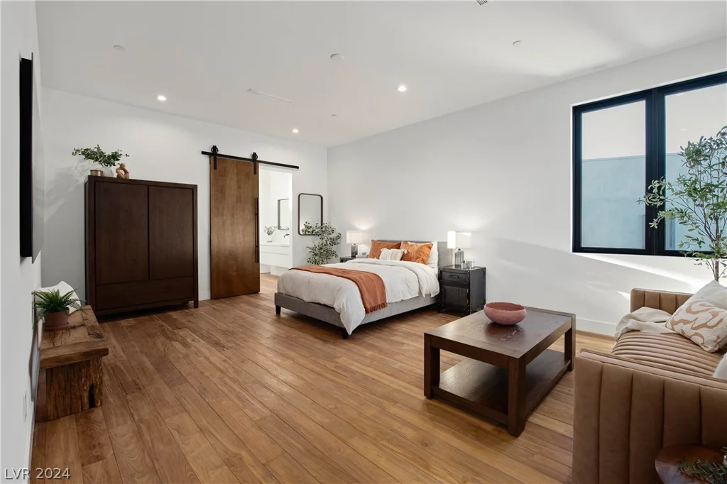 6876 MILOS, Las Vegas, NV 89118