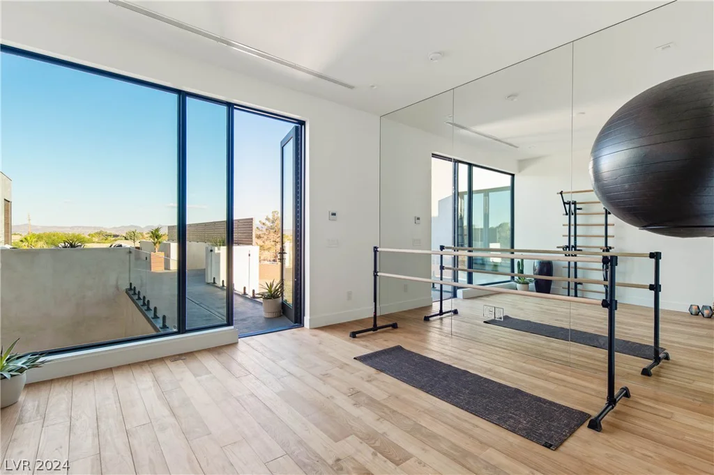 6876 MILOS, Las Vegas, NV 89118