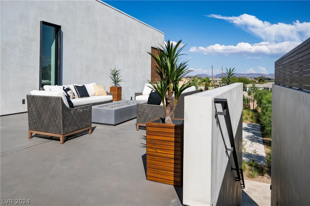 6876 MILOS, Las Vegas, NV 89118