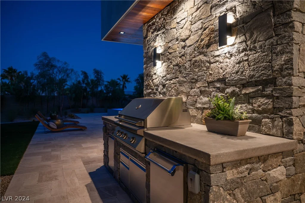 6876 MILOS, Las Vegas, NV 89118