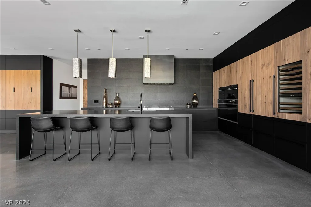 6876 MILOS, Las Vegas, NV 89118
