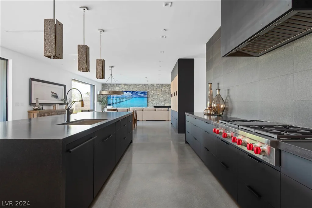 6876 MILOS, Las Vegas, NV 89118