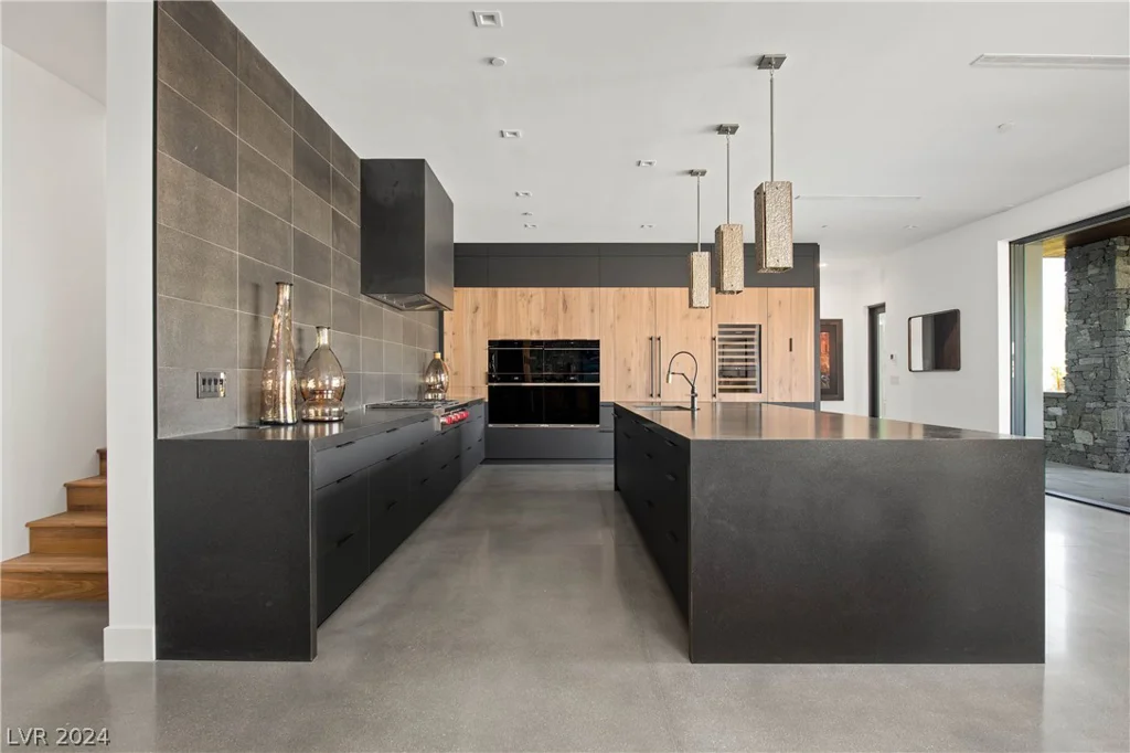6876 MILOS, Las Vegas, NV 89118