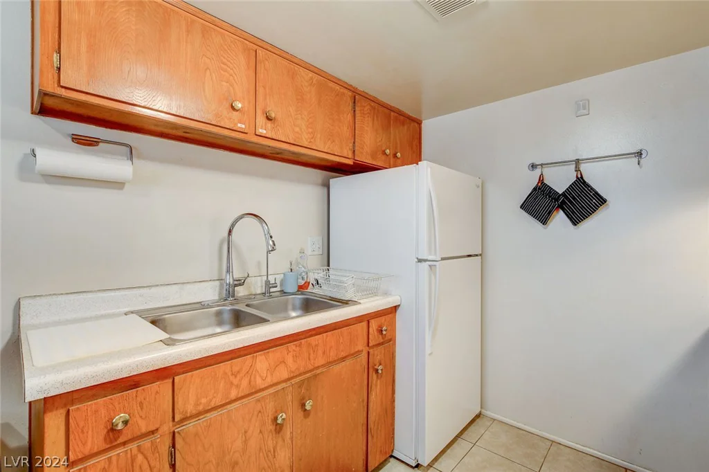 3841 Daisy, Las Vegas, NV 89119