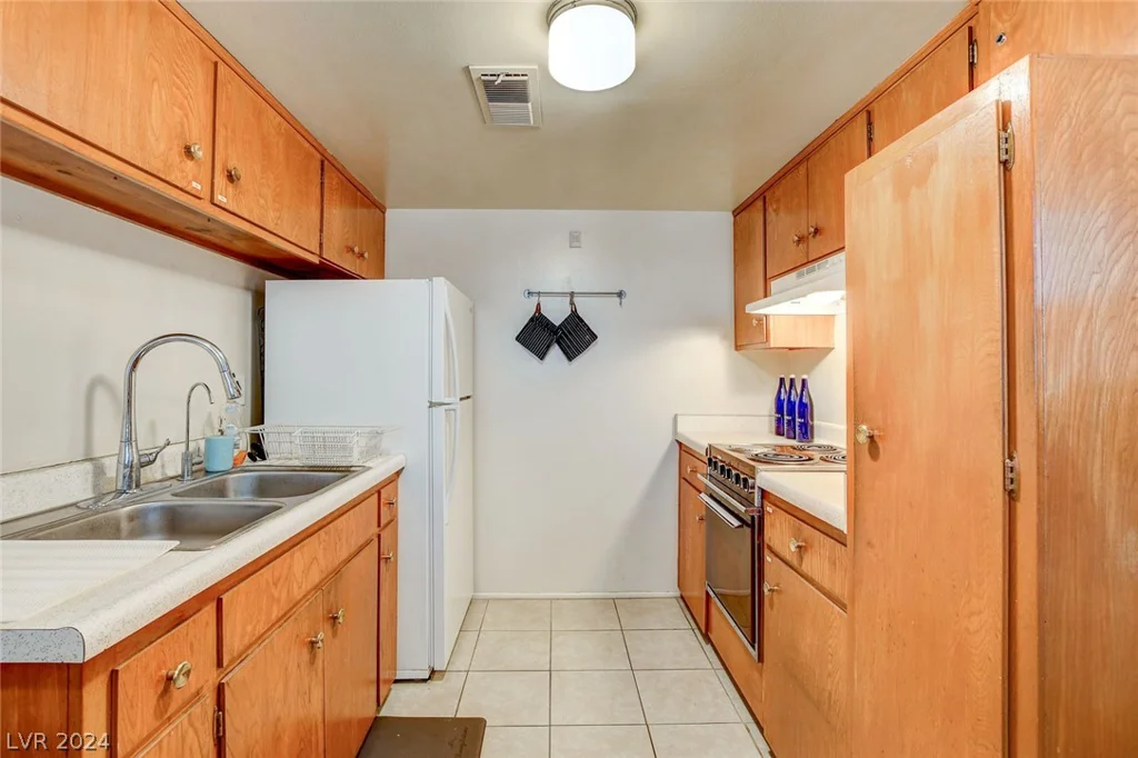 3841 Daisy, Las Vegas, NV 89119