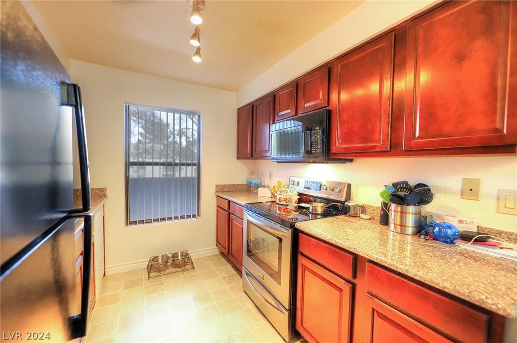 2451 Rainbow, Las Vegas, NV 89108