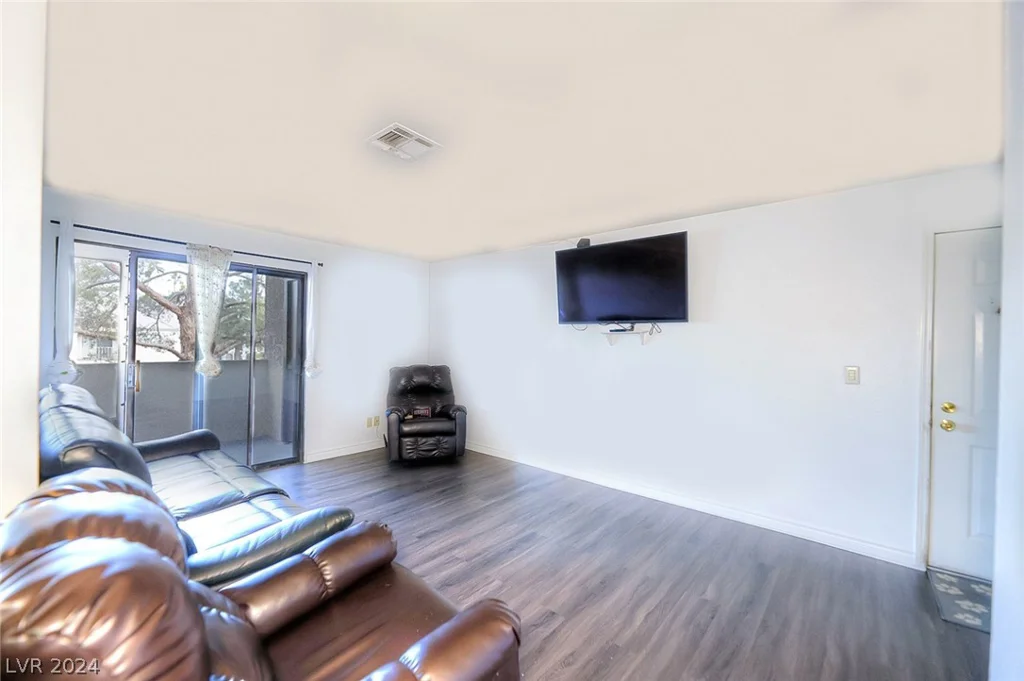 2451 Rainbow, Las Vegas, NV 89108