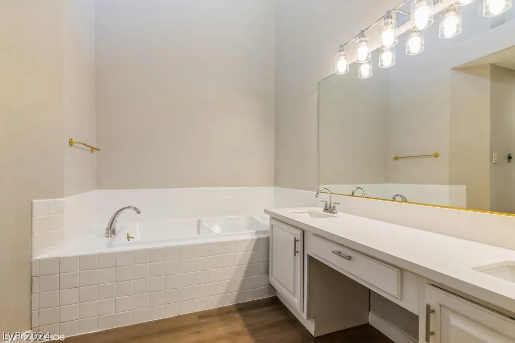 7373 Mission Hills, Las Vegas, NV 89113