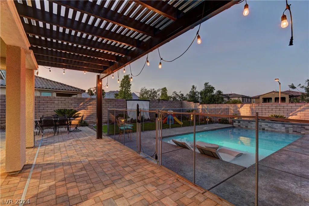 426 Port Reggio, Las Vegas, NV 89138