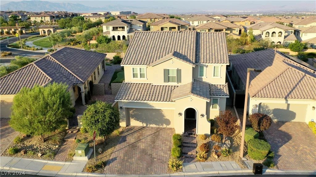 426 Port Reggio, Las Vegas, NV 89138