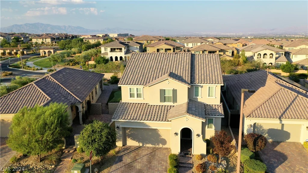 426 Port Reggio, Las Vegas, NV 89138