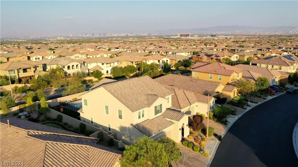 426 Port Reggio, Las Vegas, NV 89138