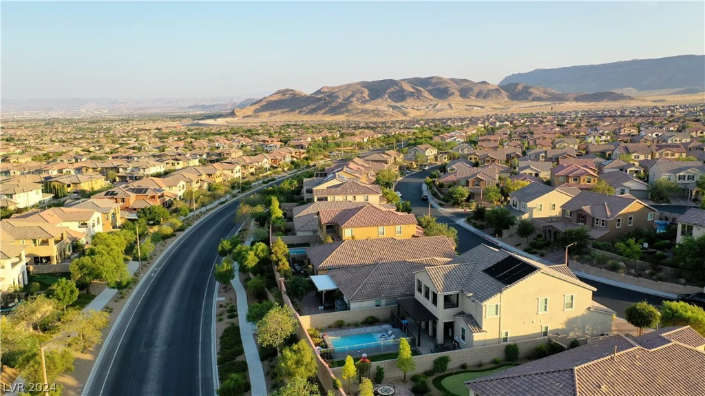 426 Port Reggio, Las Vegas, NV 89138