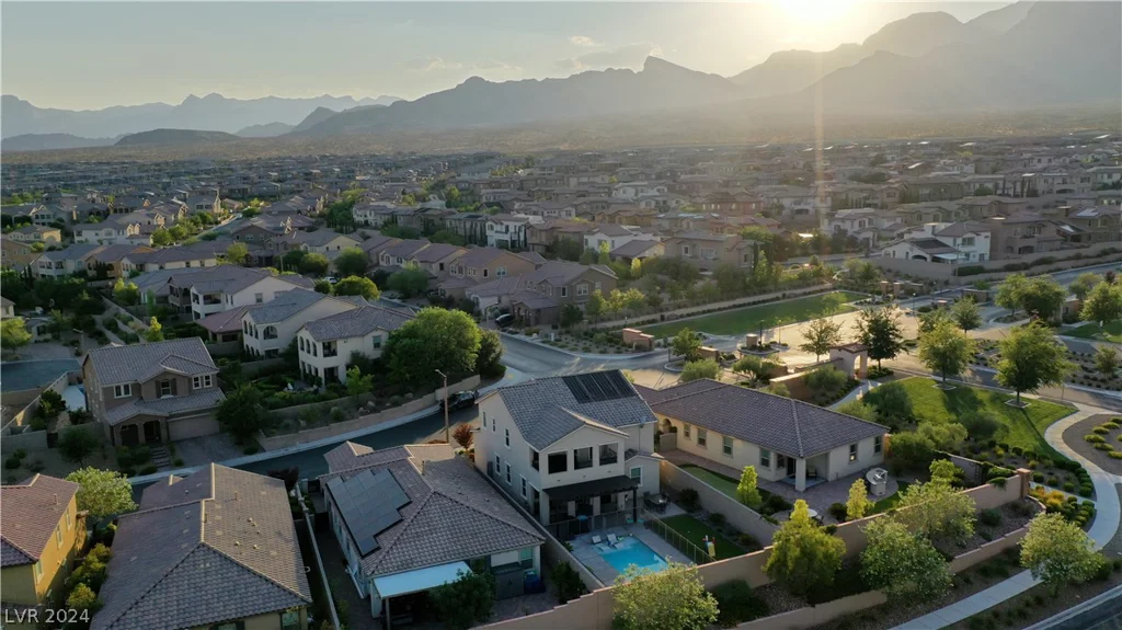 426 Port Reggio, Las Vegas, NV 89138