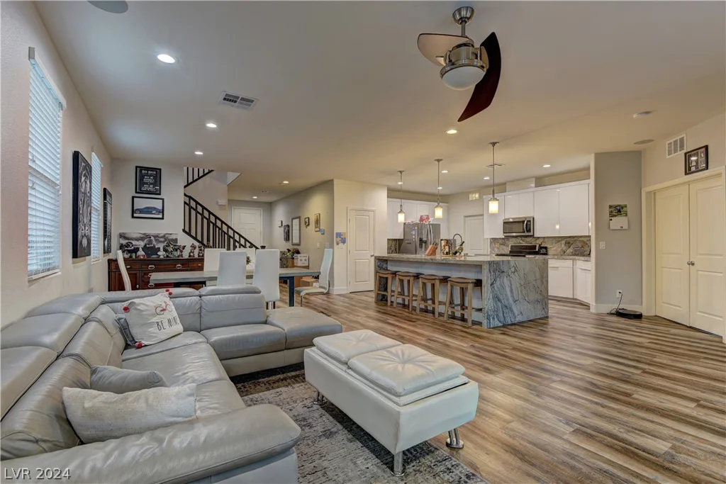 426 Port Reggio, Las Vegas, NV 89138