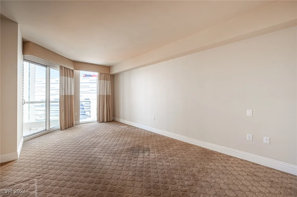2777 Paradise, Las Vegas, NV 89109