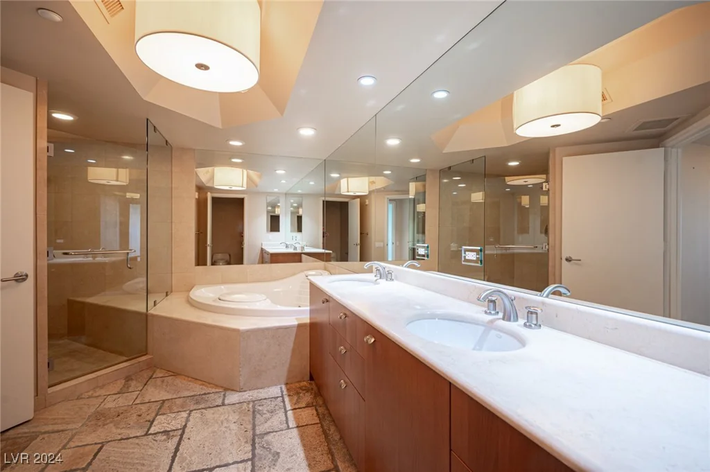 2777 Paradise, Las Vegas, NV 89109