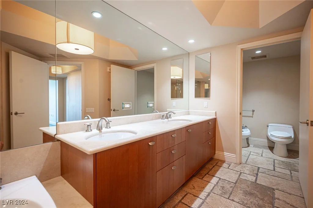 2777 Paradise, Las Vegas, NV 89109