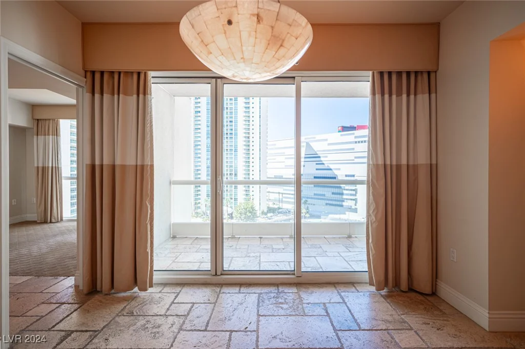 2777 Paradise, Las Vegas, NV 89109