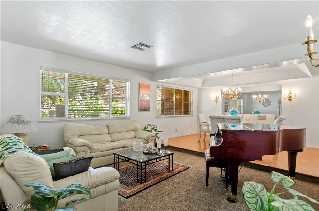 8245 Helena, Las Vegas, NV 89129