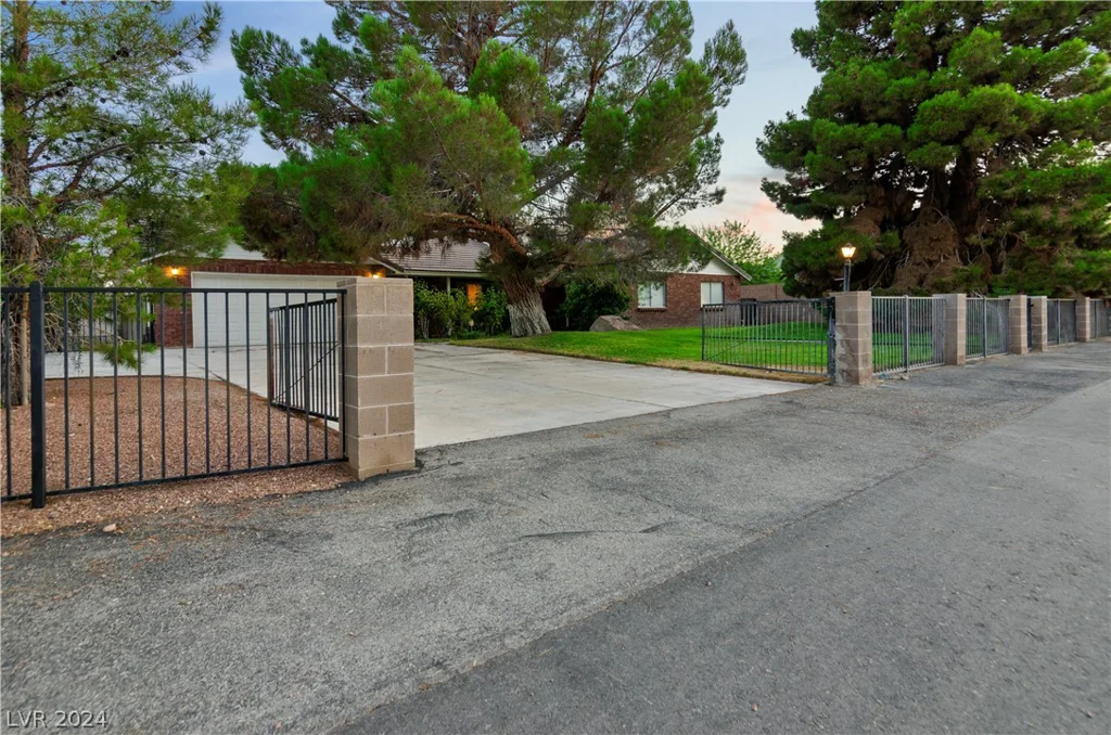 8245 Helena, Las Vegas, NV 89129