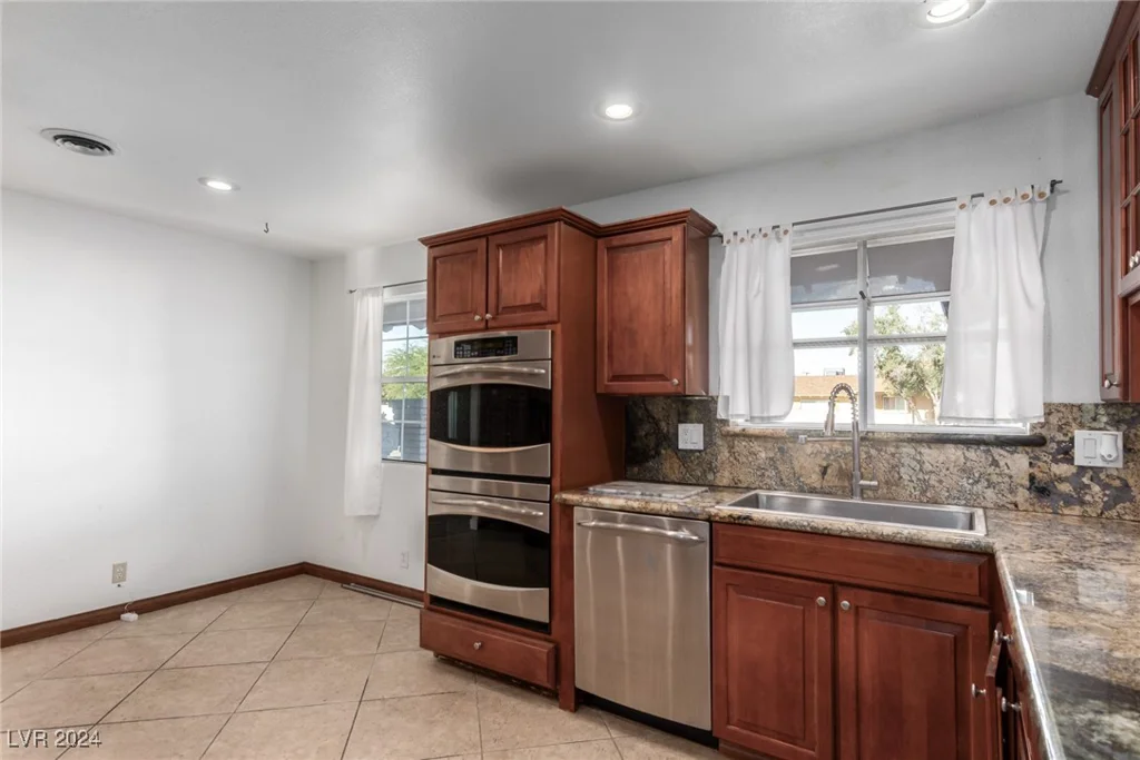 2100 Las Flores, Las Vegas, NV 89102