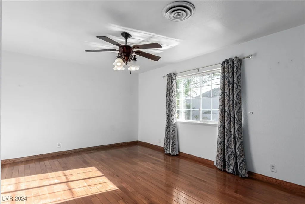 2100 Las Flores, Las Vegas, NV 89102