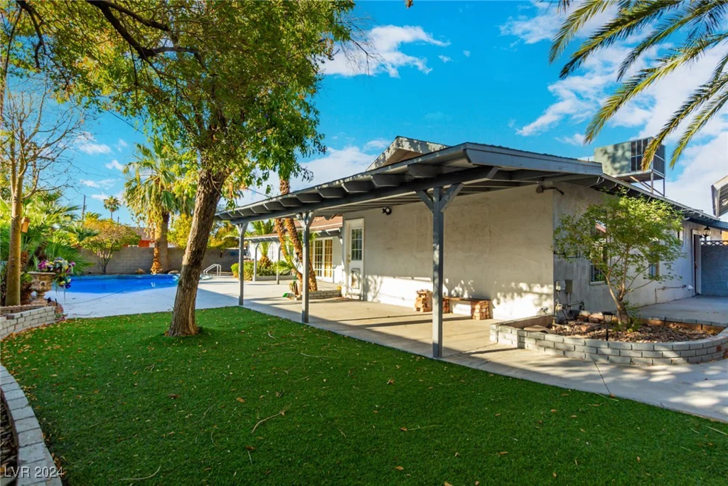 2100 Las Flores, Las Vegas, NV 89102