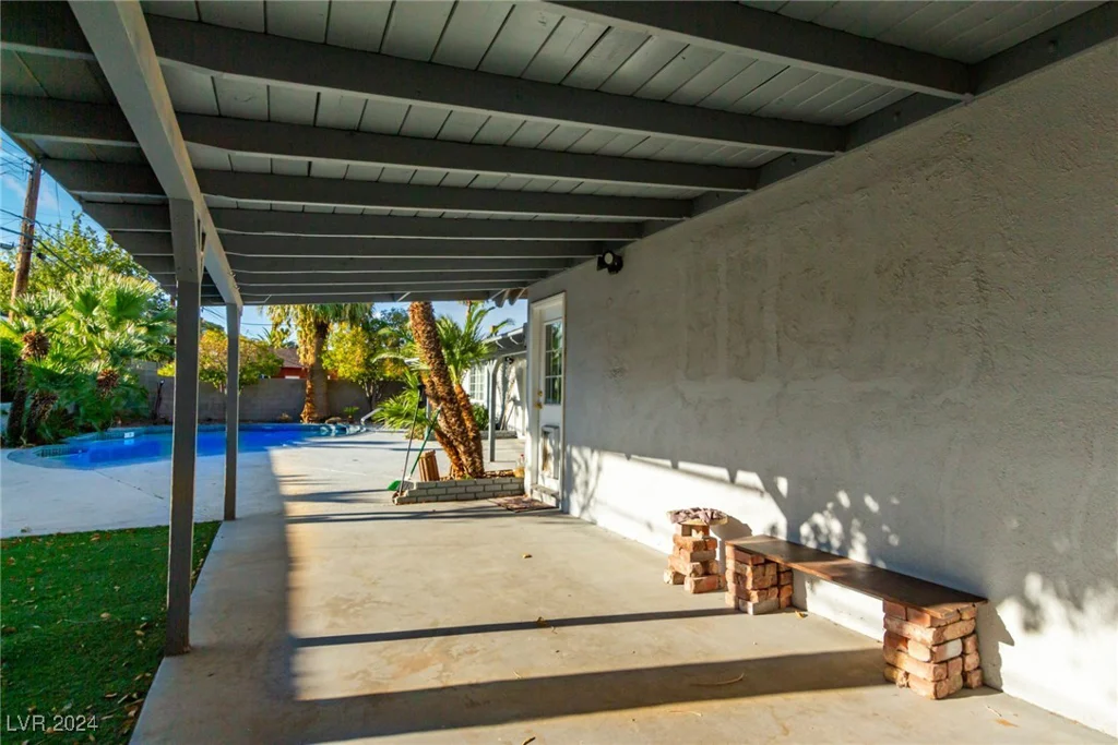 2100 Las Flores, Las Vegas, NV 89102