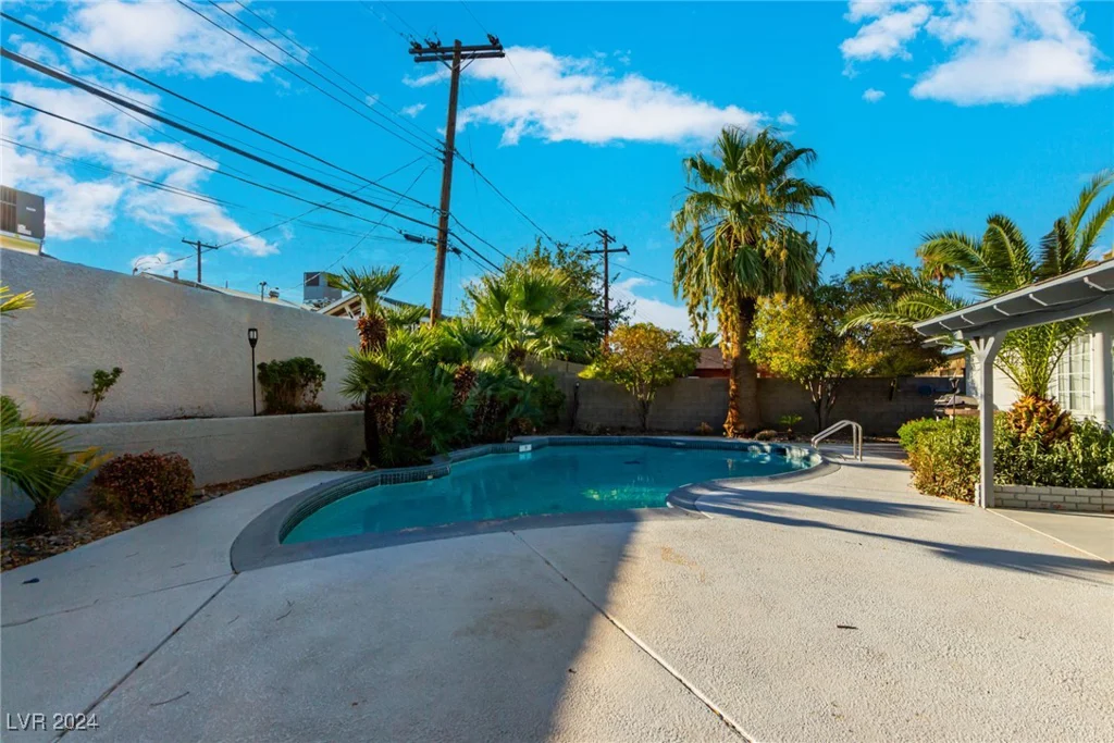 2100 Las Flores, Las Vegas, NV 89102