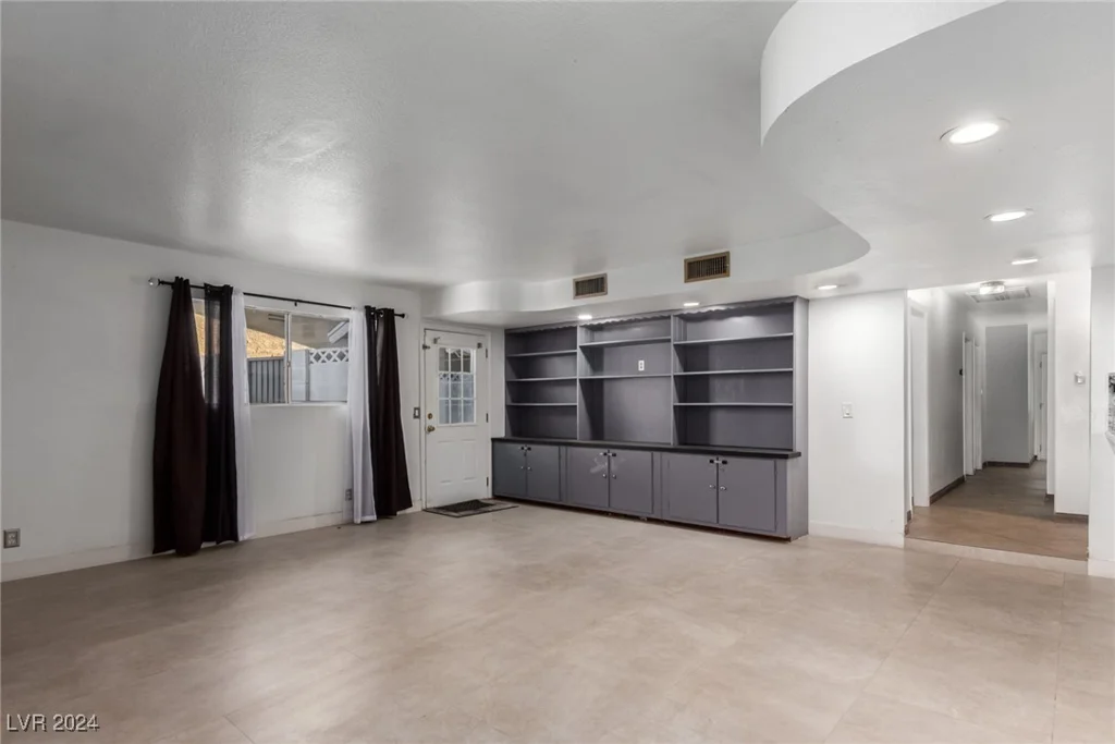 2100 Las Flores, Las Vegas, NV 89102