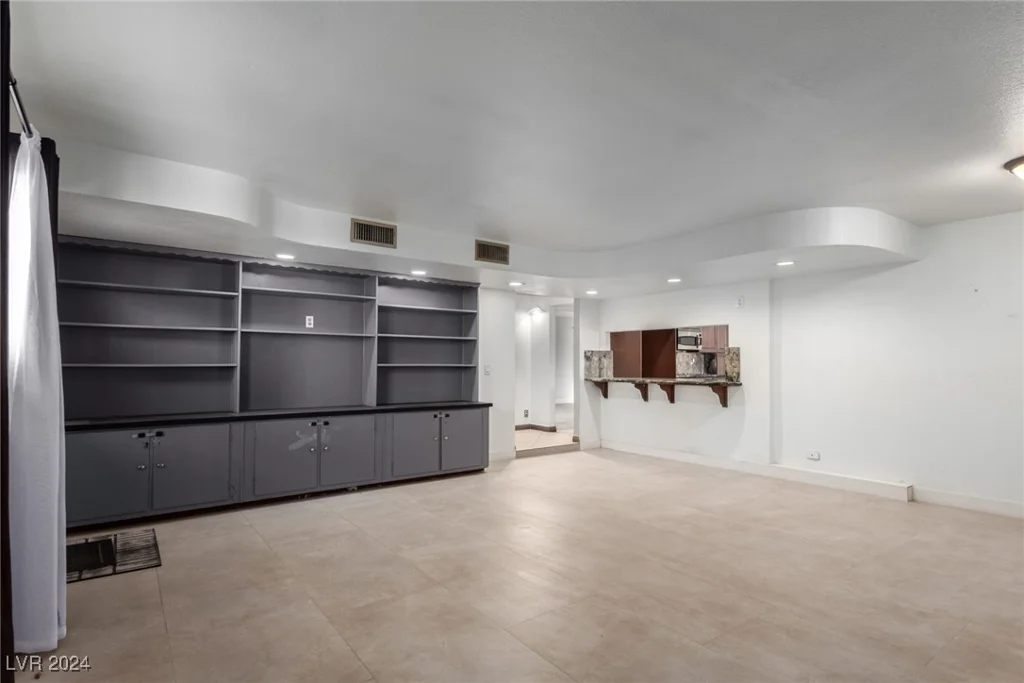 2100 Las Flores, Las Vegas, NV 89102