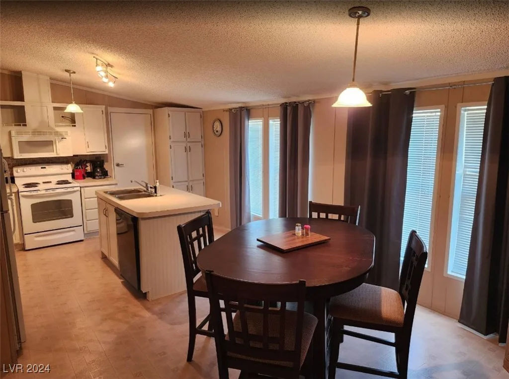 41 Zapata, Pahrump, NV 89048
