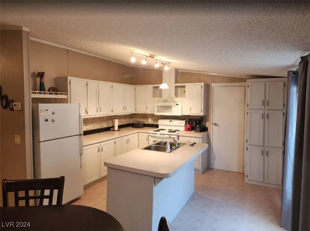 41 Zapata, Pahrump, NV 89048