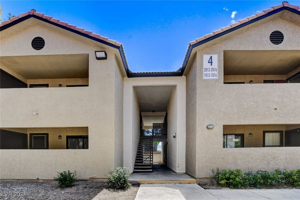2451 Rainbow, Las Vegas, NV 89108
