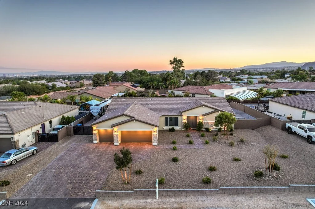 8931 Hammer, Las Vegas, NV 89149