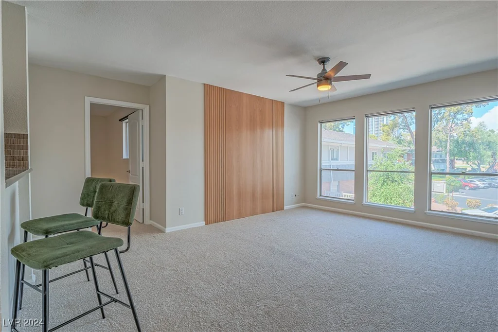 639 Oakmont, Las Vegas, NV 89109