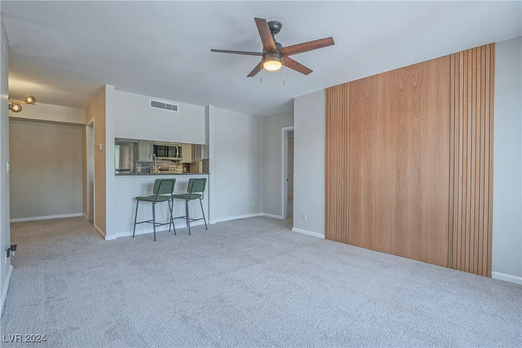 639 Oakmont, Las Vegas, NV 89109