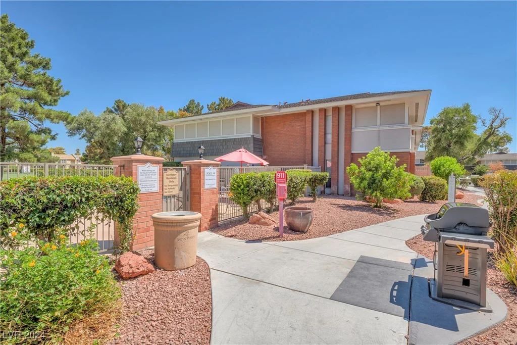 639 Oakmont, Las Vegas, NV 89109