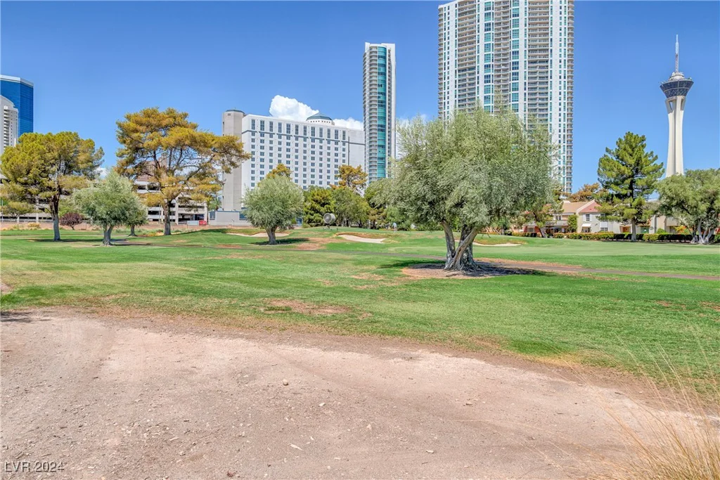 639 Oakmont, Las Vegas, NV 89109