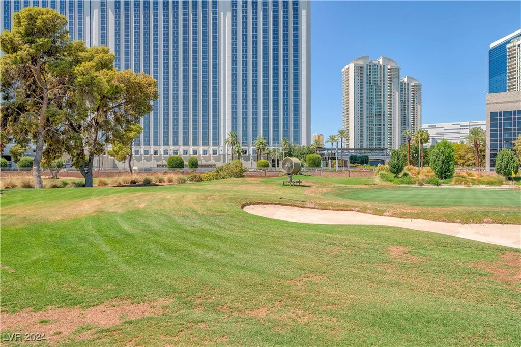 639 Oakmont, Las Vegas, NV 89109