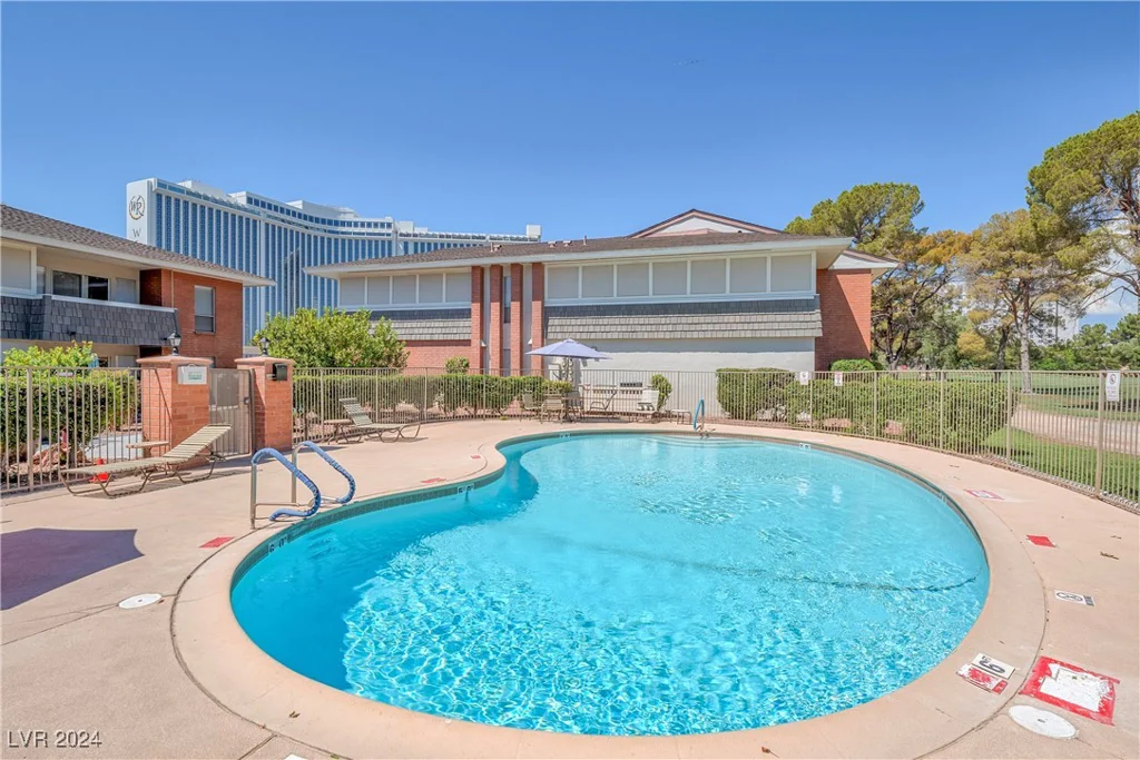 639 Oakmont, Las Vegas, NV 89109