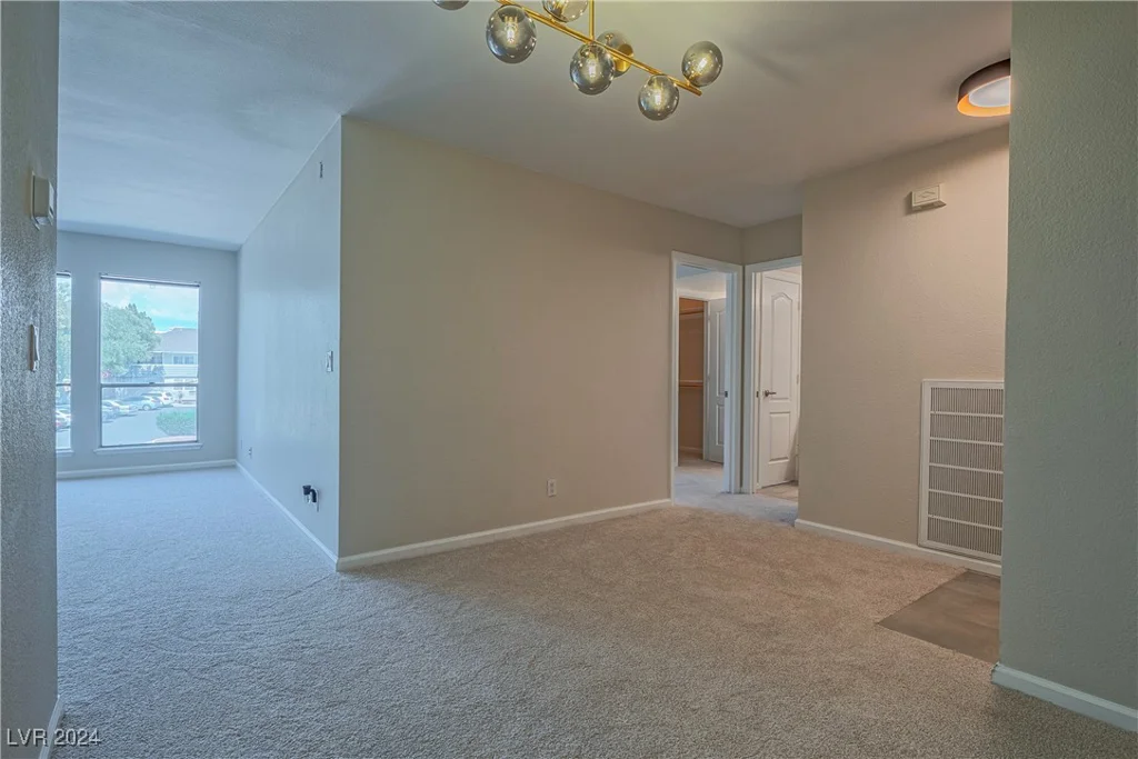 639 Oakmont, Las Vegas, NV 89109
