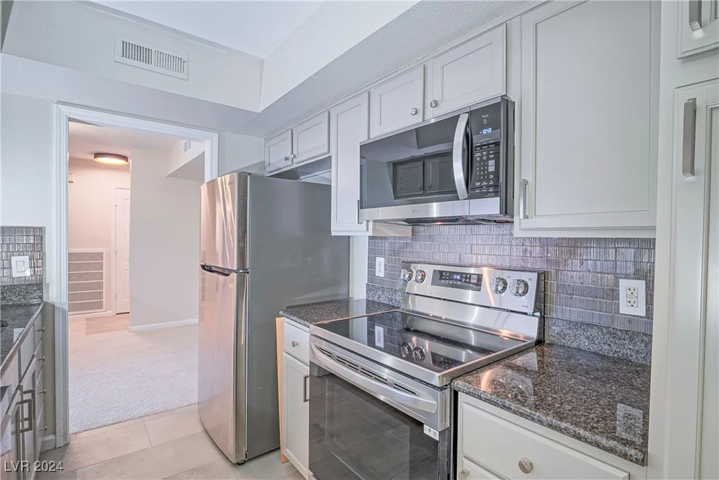 639 Oakmont, Las Vegas, NV 89109