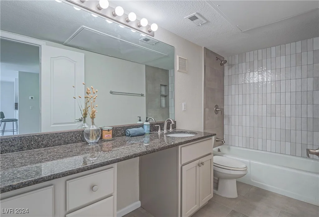 639 Oakmont, Las Vegas, NV 89109
