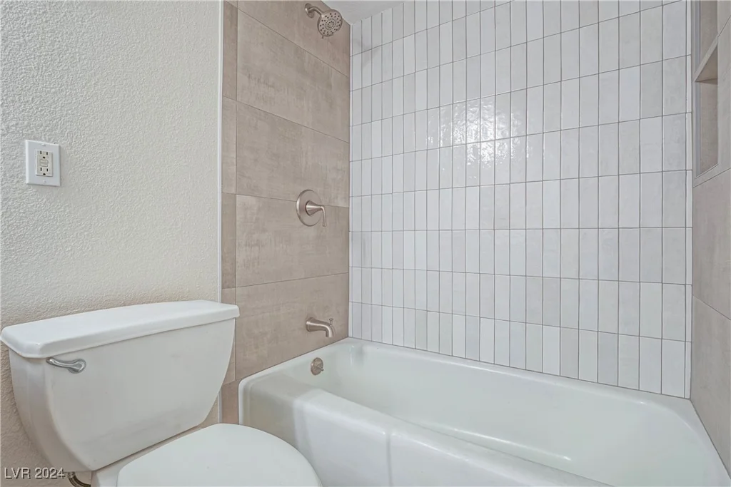 639 Oakmont, Las Vegas, NV 89109