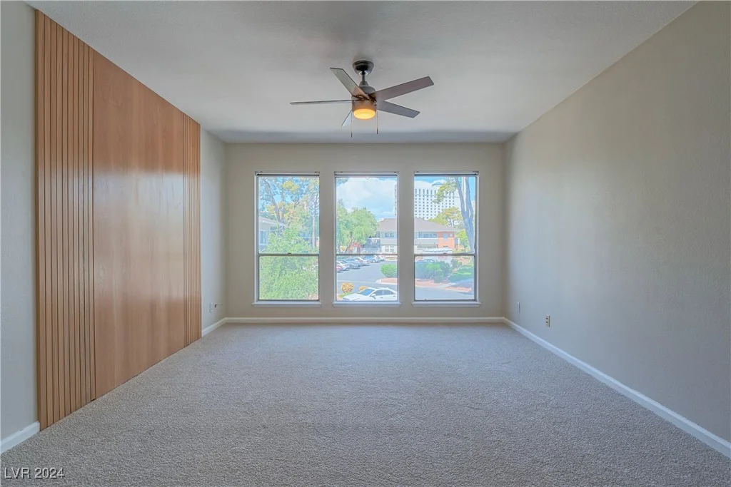 639 Oakmont, Las Vegas, NV 89109