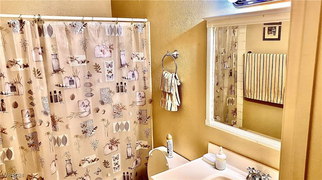 5860 Medallion, Las Vegas, NV 89122
