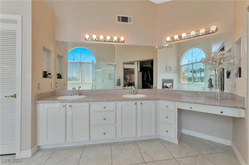 2530 Ontario, Las Vegas, NV 89128